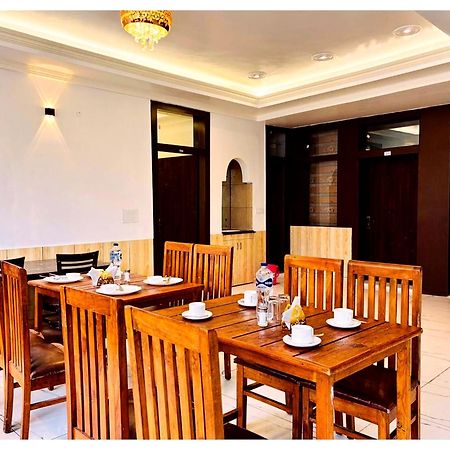 Hotel Premium Travellers # Inn Near Temple - Fully Air Conditioning Hotel - Hygiene And Spacious Room - A Top Rated Luxuary Hotel Merces Экстерьер фото