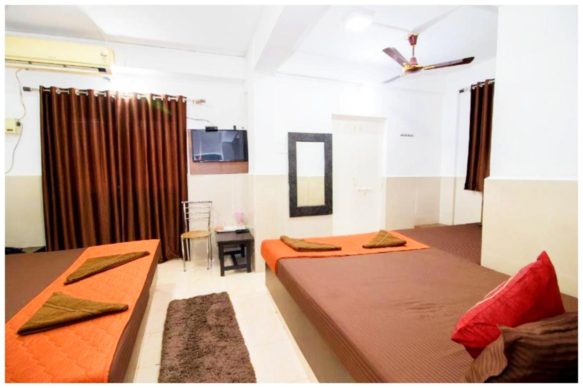 Hotel Premium Travellers # Inn Near Temple - Fully Air Conditioning Hotel - Hygiene And Spacious Room - A Top Rated Luxuary Hotel Merces Экстерьер фото