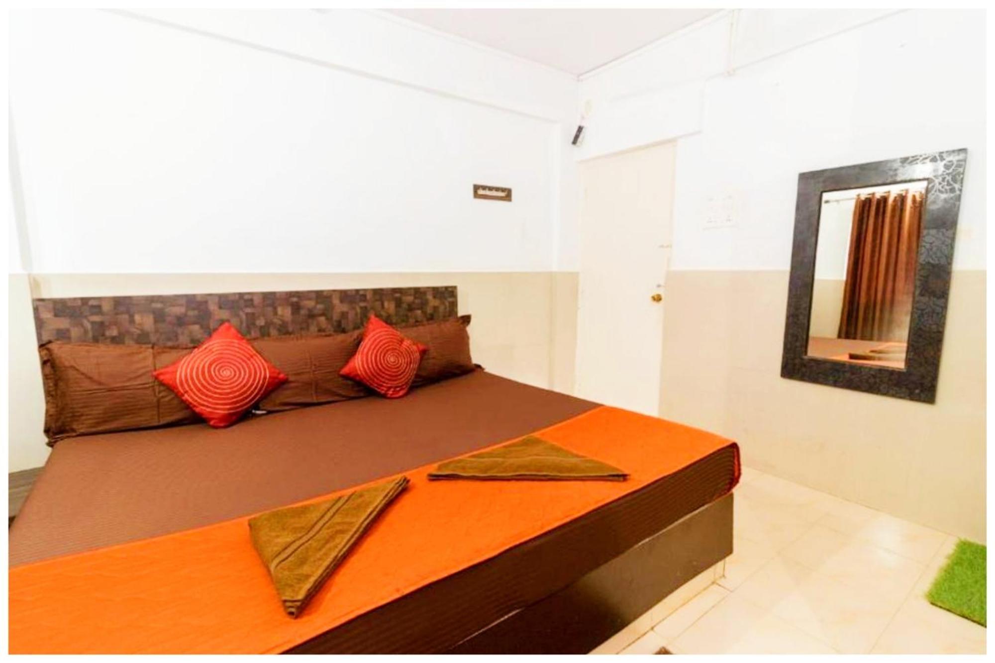 Hotel Premium Travellers # Inn Near Temple - Fully Air Conditioning Hotel - Hygiene And Spacious Room - A Top Rated Luxuary Hotel Merces Экстерьер фото